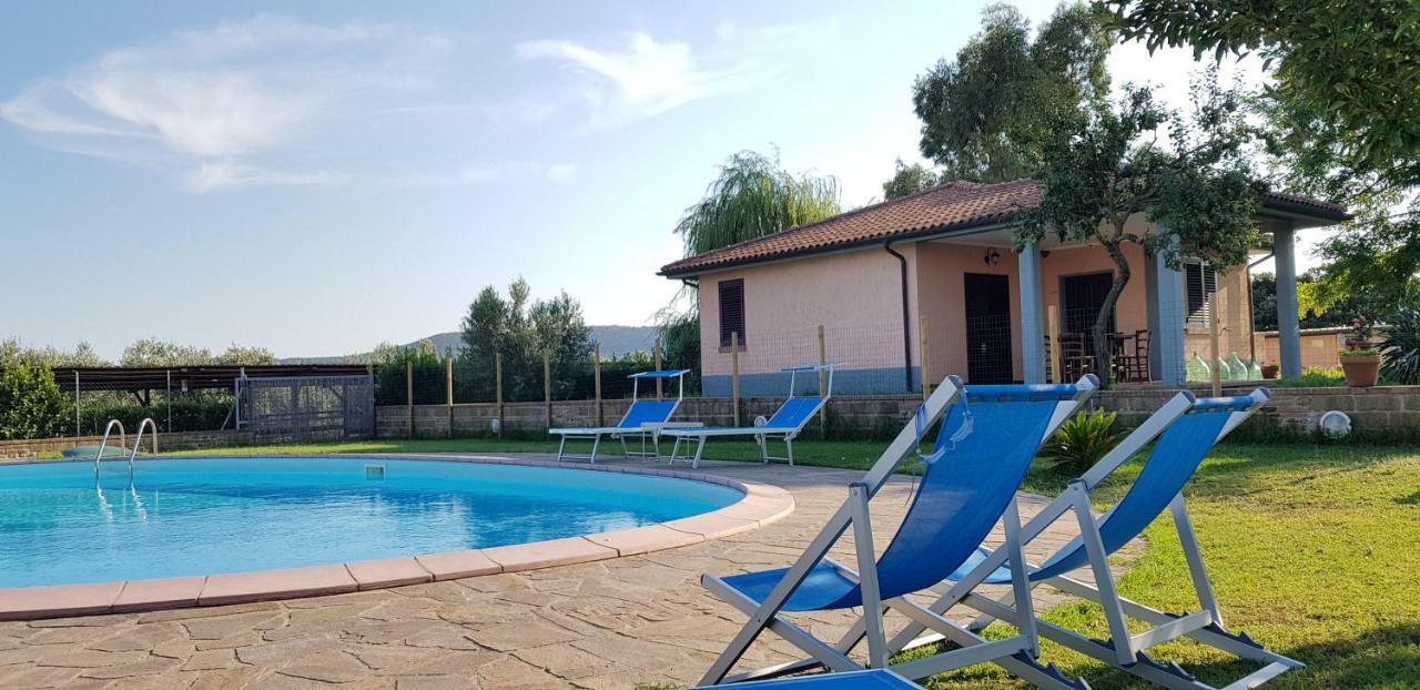 Camera Matrimoniale con Vista Piscina